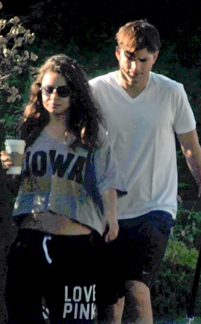 Ashton Kutcher, Mila Kunis Ashton Kutcher, Mila Kunis